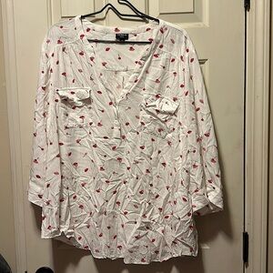 3/4 in sleeve blouse with lips and suckers.